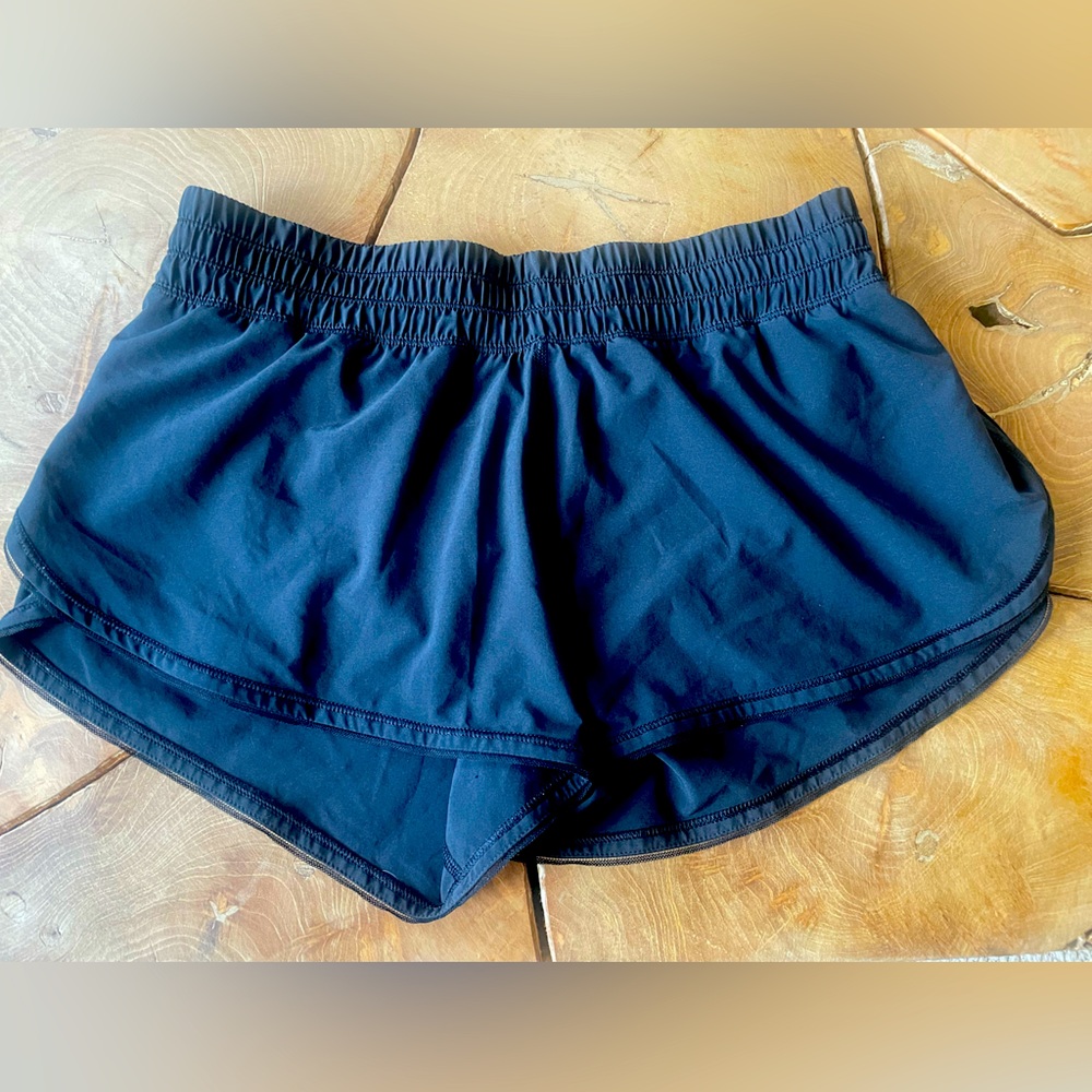 Lululemon Size 4 Black Shorts - 2.5”